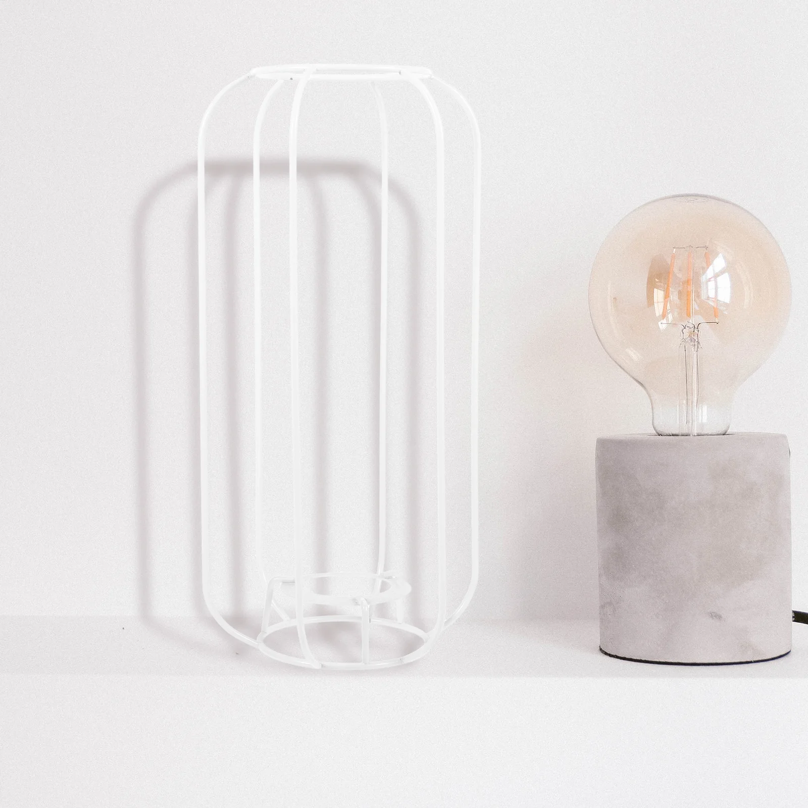 

Vintage Lamp Shade Frame Metal Lampshade Holder DIY Metal Wire Lamp Shade Frame for Table Ceiling Lamps Crystal Stand