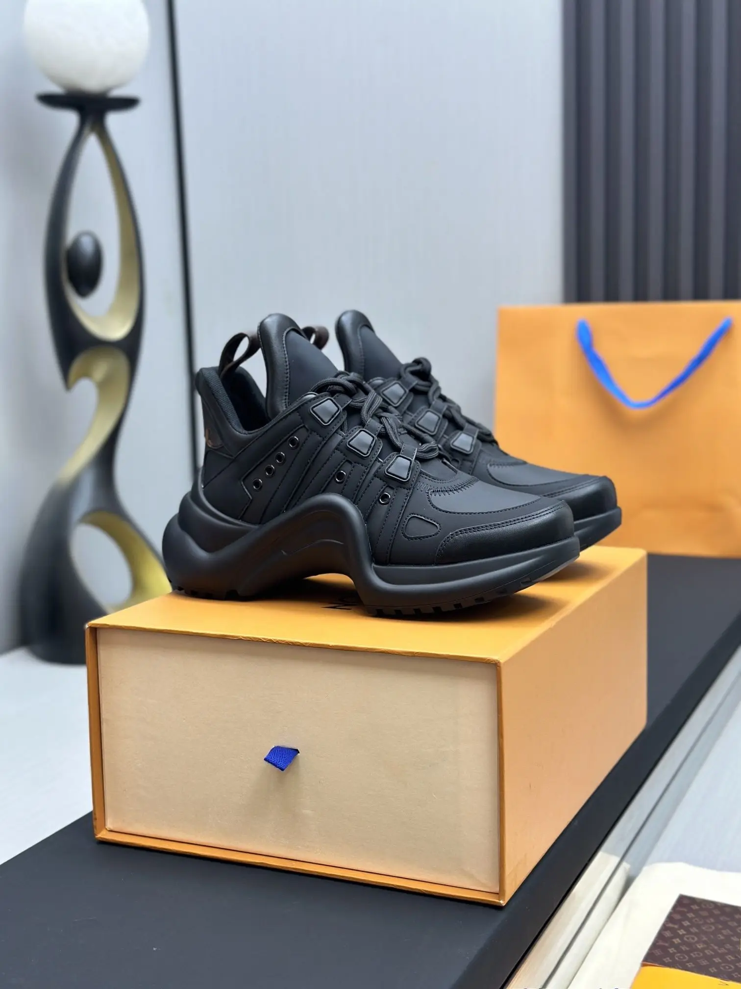 Unisex Sporty Lace-up Sneakers Matte Black Leather Splicing Non-slip Curved Thick Rubber Outsole Daily Shoes