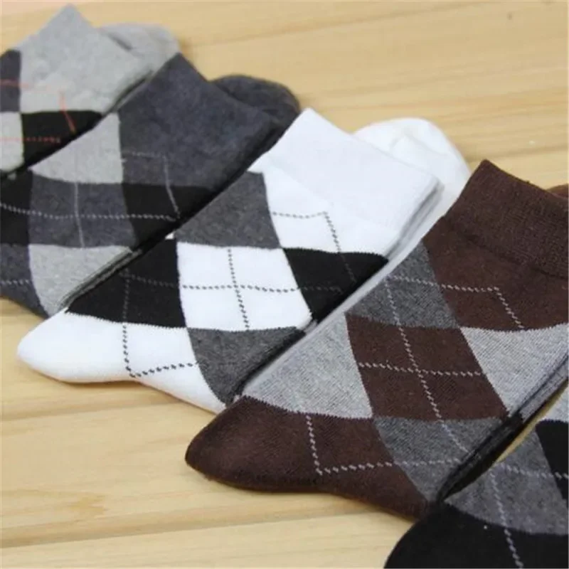 New Arrivals Rhombus Pattern Cotton Men\'s Socks Buiness  Autumn Winter Casual Socks Male High Quality Gifts 5 Colors to Choose