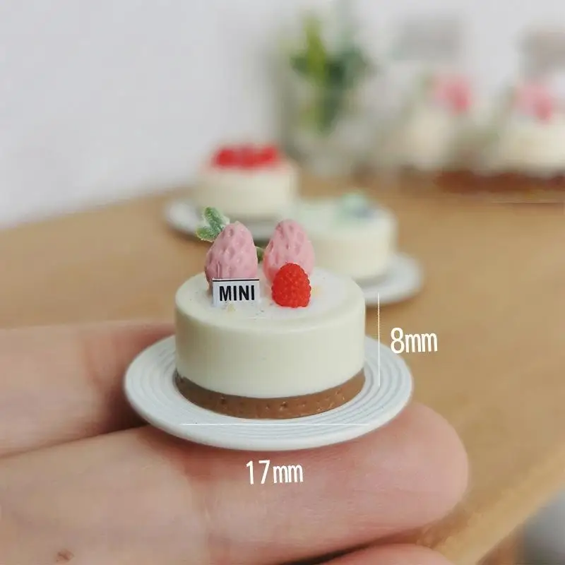 Casa de muñecas en miniatura, arcilla de simulación, pastel de fruta de fresa, Mini modelo de comida para casa de muñecas, accesorios, bonitos juguetes de pastel de panadería, 1 Uds.