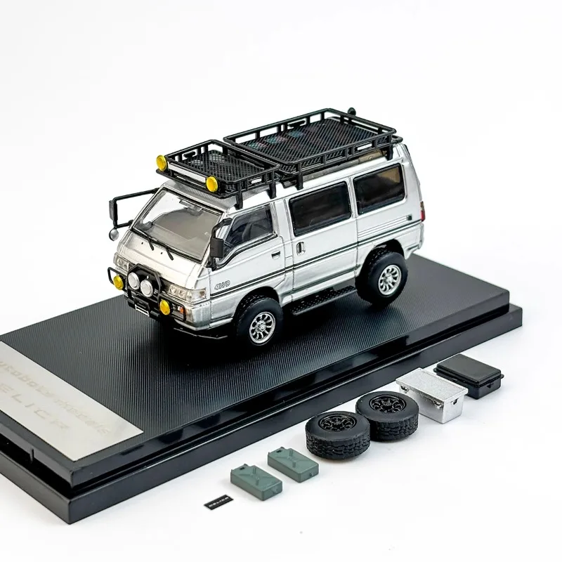 AM 1/64 Mitsubishi Delica 4X4 Gemodificeerde Off-road Van Legering Speelgoed Motorvoertuig Diecast Metalen Model Geschenken