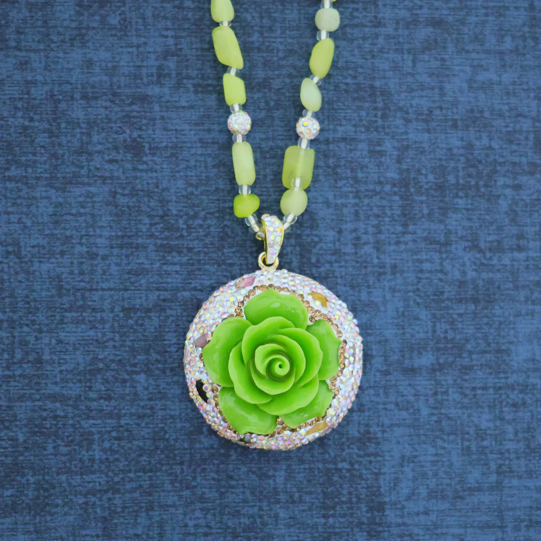 collar-de-lapislazuli-natural-con-rosas-en-relieve-y-polvo-de-concha-nuevo-hermoso-popular-directo-de-fabrica-de-celebridad-de-internet-en-transmision-en-vivo