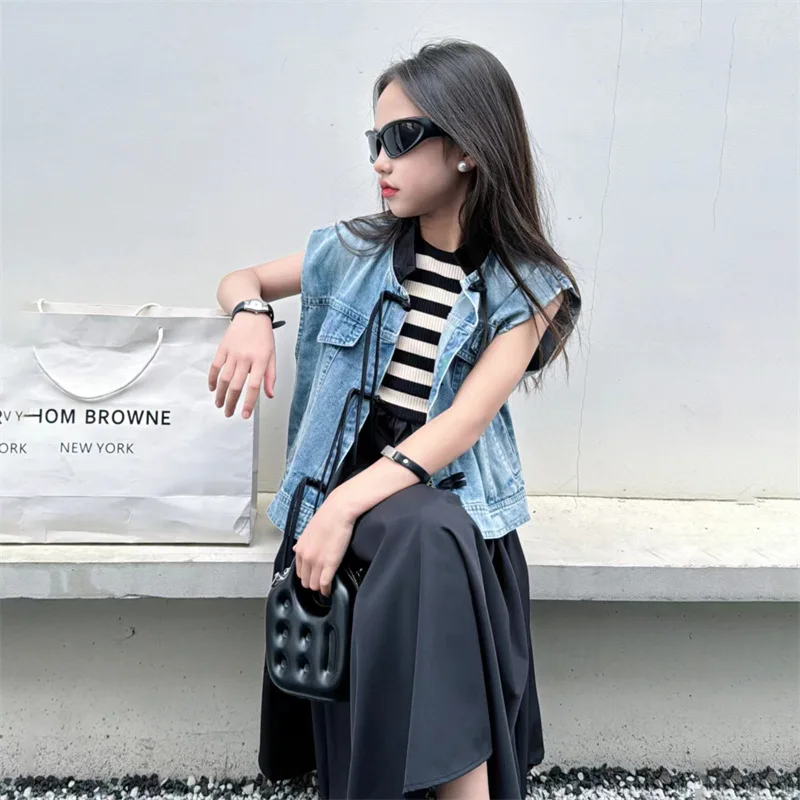 

Girl's 2024 summer slim denim vest with striped sleeveless dress set, fashionable dress, two stylish dresses