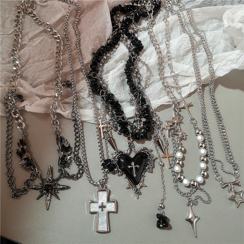 Gothic Dark Style Metall Flügel Stern Kreuz Dornes Herz Anhänger Halskette Y2K Personalisierte Kreative Punk Frauen Männer Charm Schmuck
