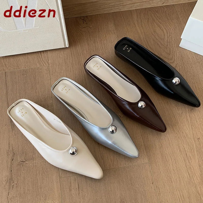 

Элитные дизайнерские металлические женские шлепанцы-мюли для лета и пляжа, женские вьетнамки, сандалии с острым носком, женская обувь-тапочки