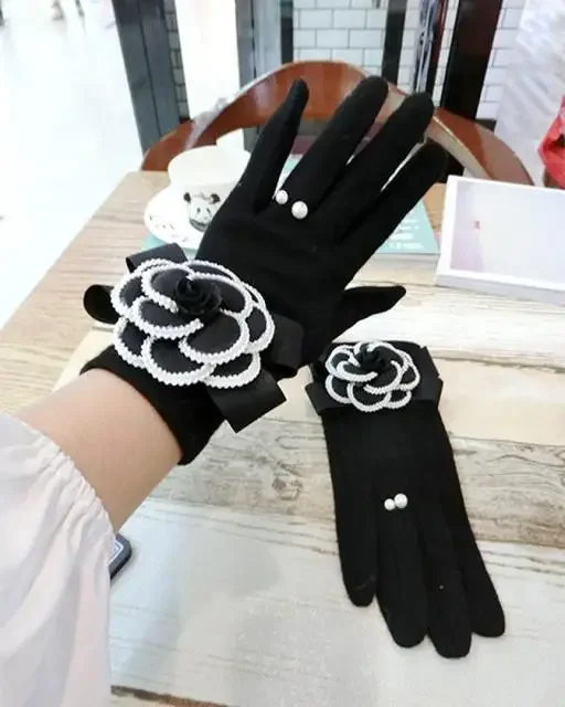 Winter Cashmere Ladies Gloves Korean Version of Small Fragrance Pearl 5 Words Camellia Flower Finger Touch Screen Gloves