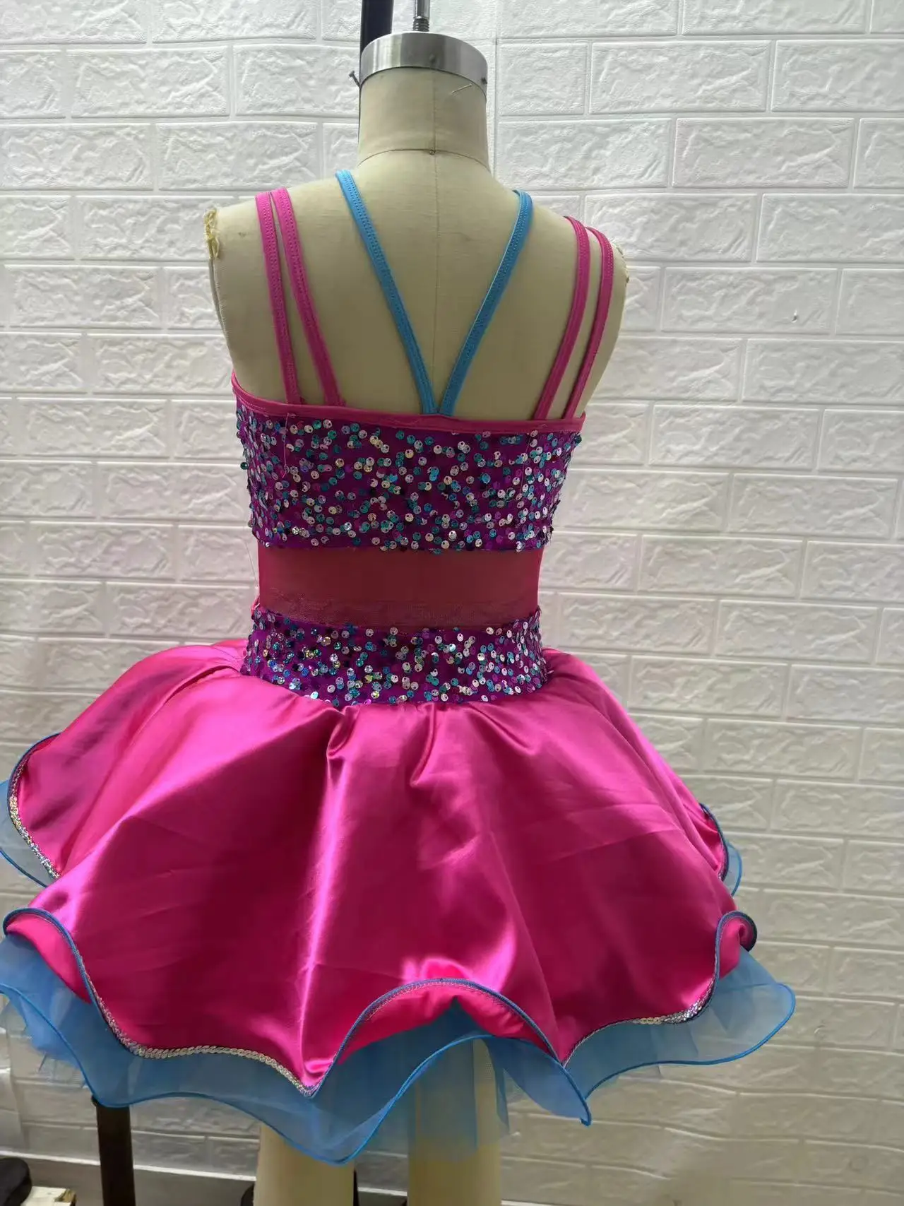 ชุดเต้นรำปี 2025 ชุดเต้นแจ๊สแบบมืออาชีพ ชุดแสดง ชุดเต้นละติน