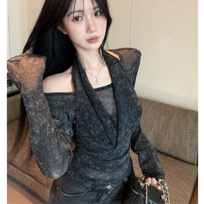 

Сексуальная футболка с распашным воротником и бретелькой на шее, весенне-осенняя рубашка с длинными рукавами, тонкие шелковые женские топы с открытыми плечами