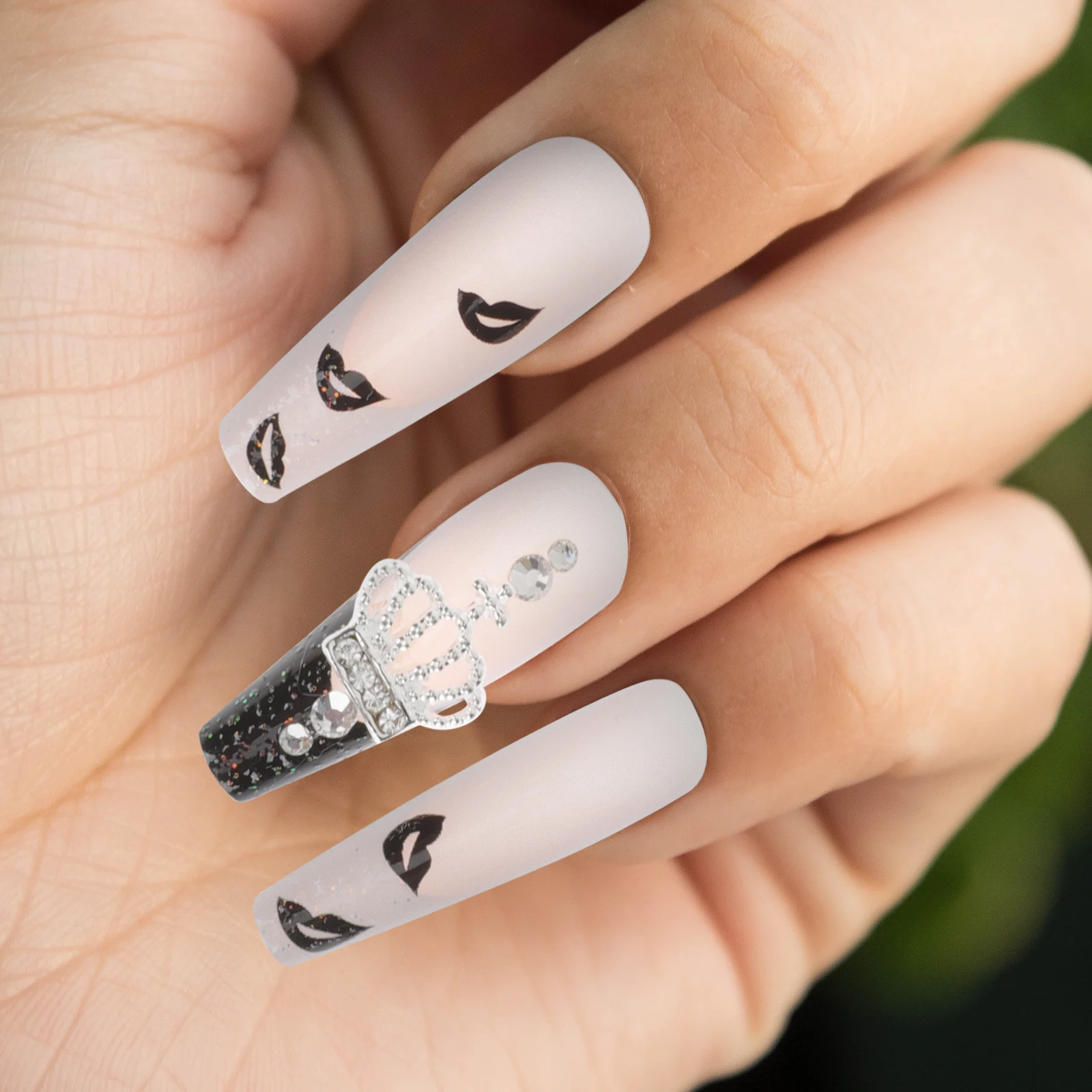 

1 set Fake Nails Kit Full Cover Decorations Beautiful Charm Nail Supplies DIY False Nails Manicure Accessories