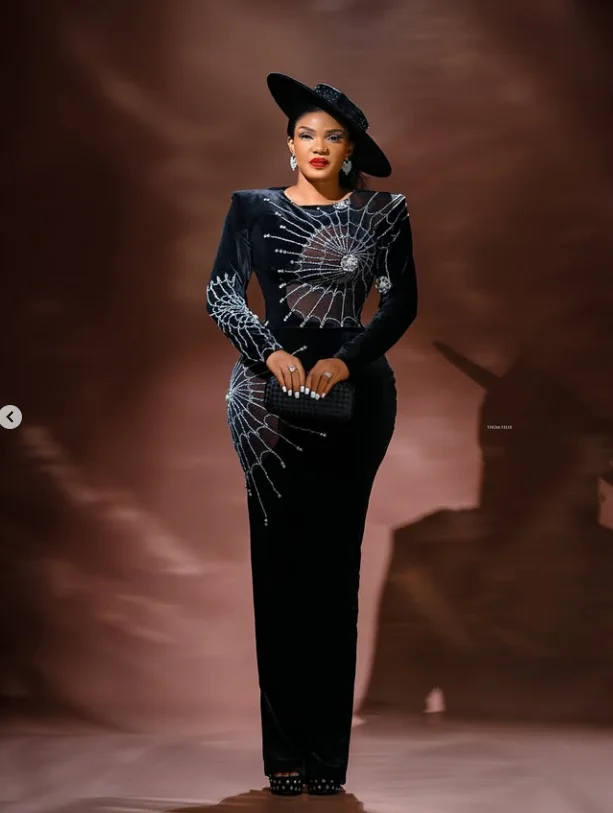 Black Velvet Queen Mother Of the Bride Dresses Long Sleeve Sheath Royalty 50Th Birthday Women Occasion Gown Customized