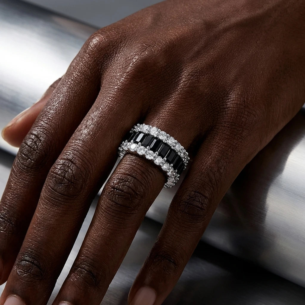 Persönliche Schwarze CZ-Eheringe für Frauen, Luxuriöse Glitzernde Zirkonia-Ringe, Exquisiter Hochzeitsschmuck als Geschenk – Detail 2
