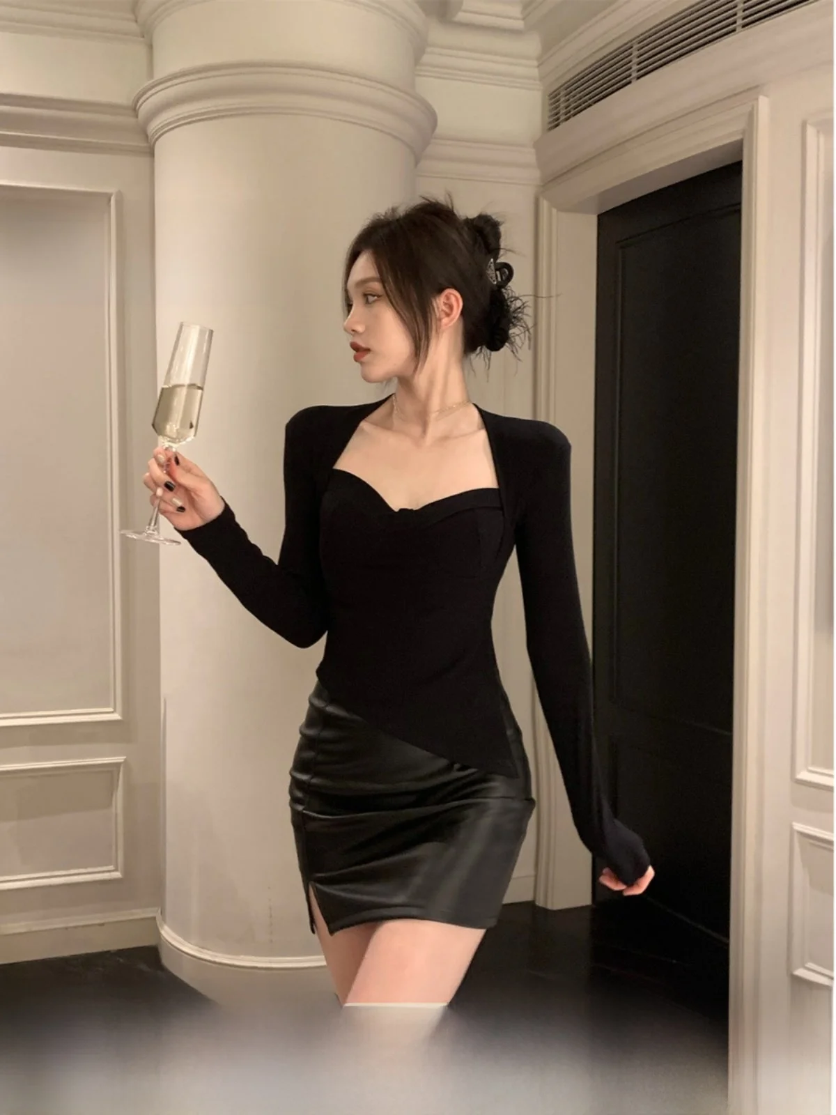 

Дизайнерский облегающий вязаный топ с квадратным вырезом, базовый слой, с разрезом, для повседневной носки, женский, с длинным рукавом, укороченный, из чистого трикотажа.