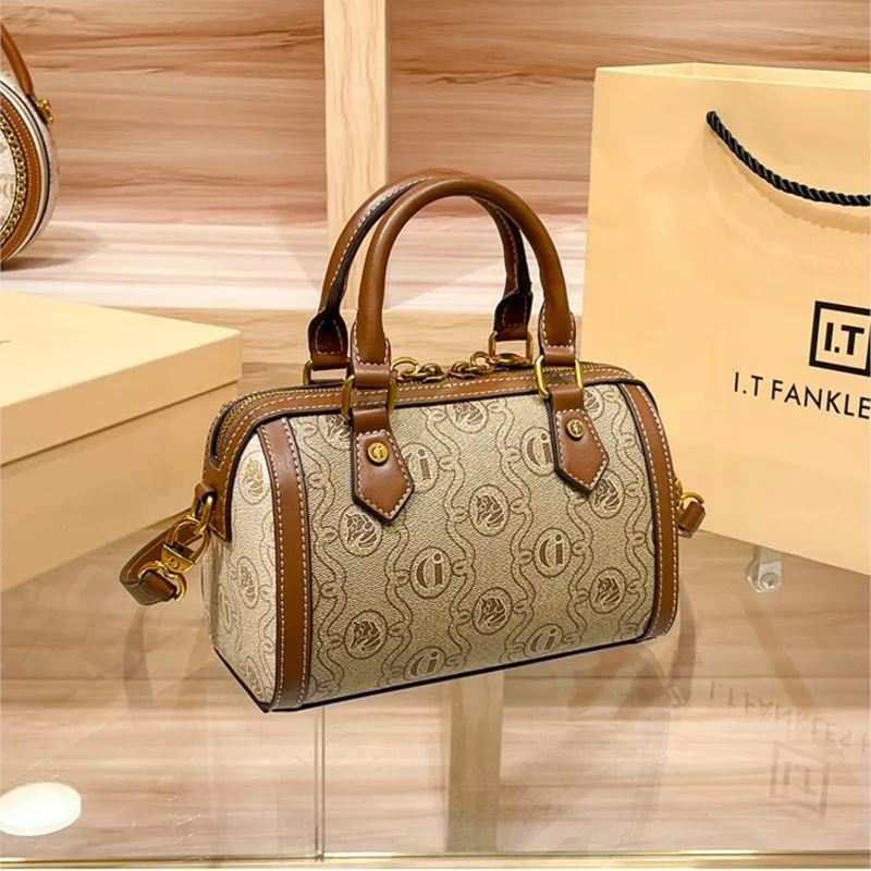 Imagem -06 - Bolsa de Travesseiro de Couro Genuíno de Luxo Leve para Mulheres Designer High-end Retrô com um Ombro Transversal Portátil Pequena Nova 2023