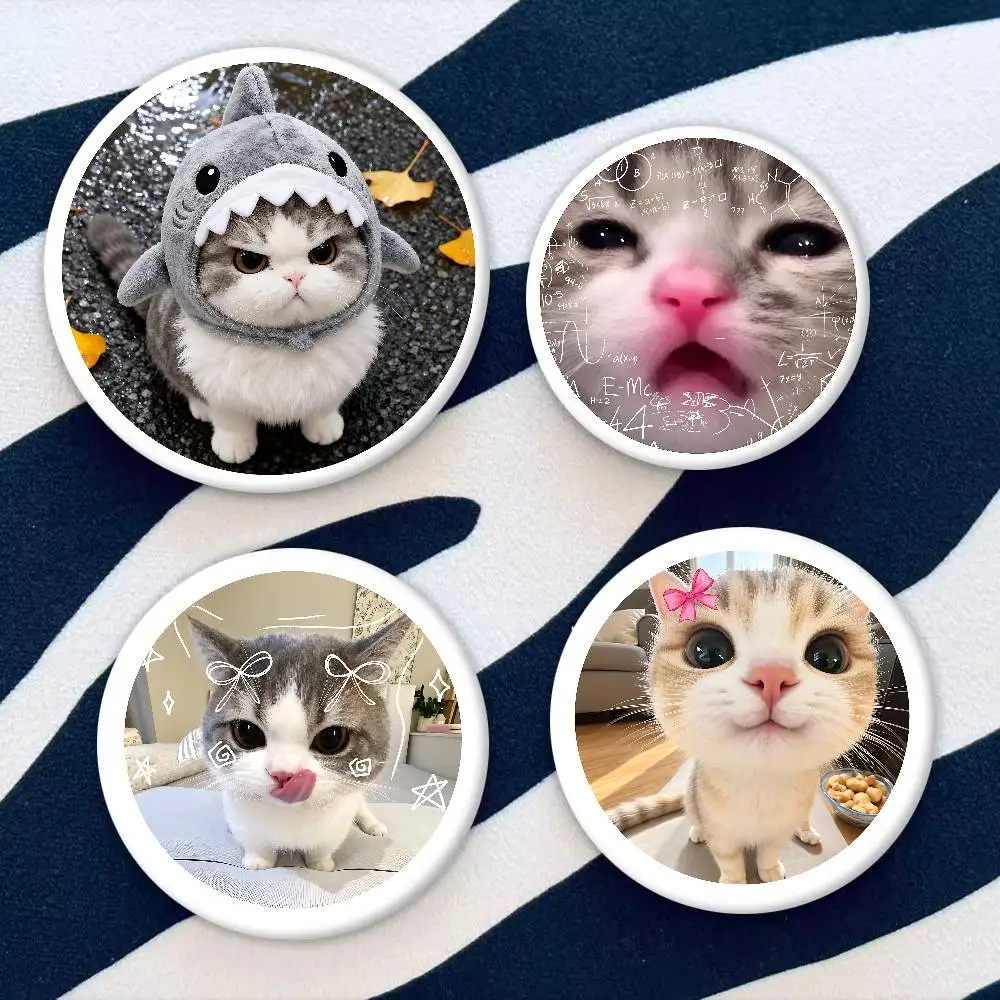 Cat Classic Fashion Badge Peripheral Lapel Pins Tinplate Round Brooch For Shoulder Bag Accessories Souvenir Gifts