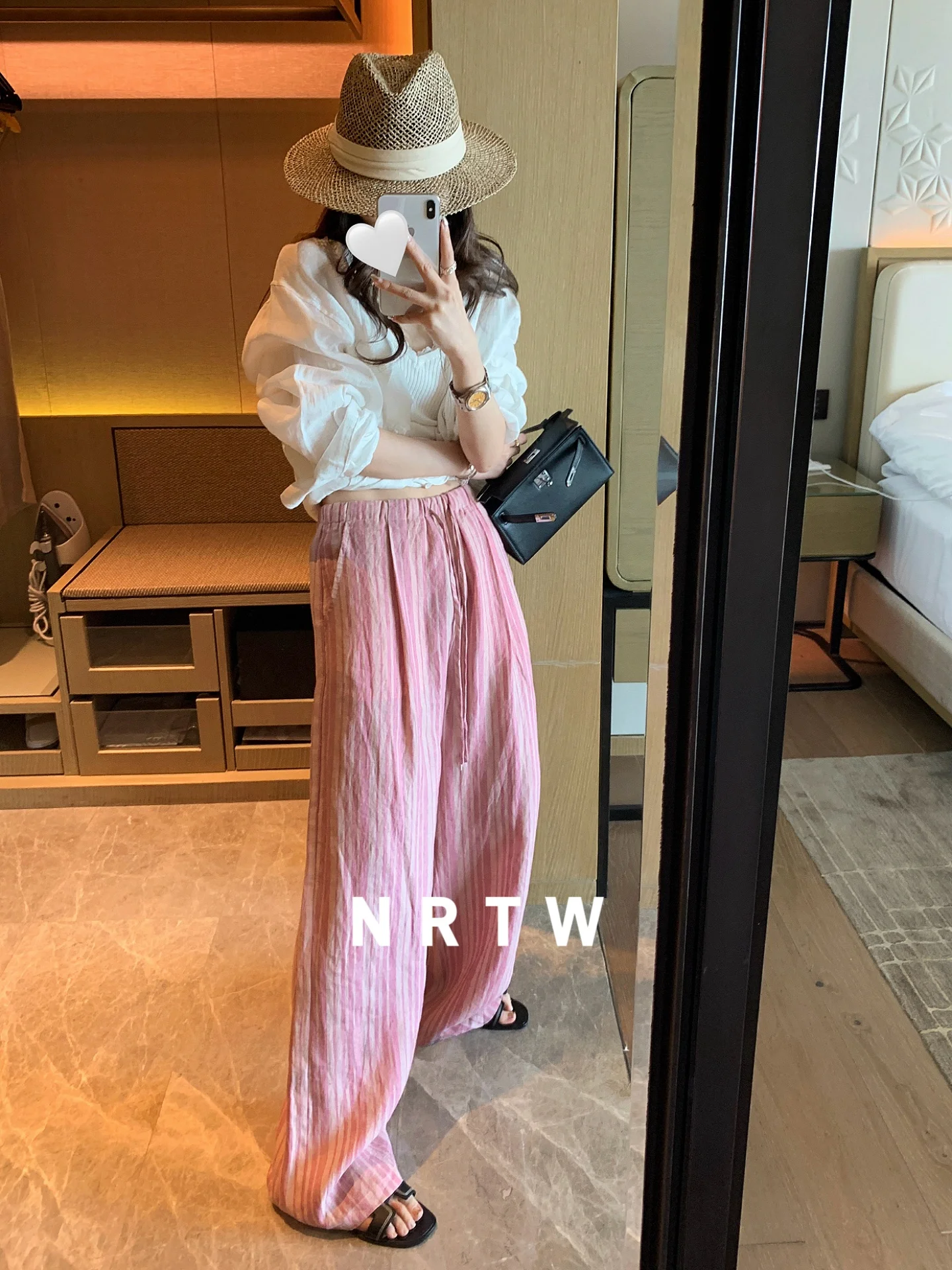 

Льняные брюки-палаццо с розовыми полосками Sakura: легкие, дышащие, для летнего отдыха, свободный крой, естественная талия, эластичный низ