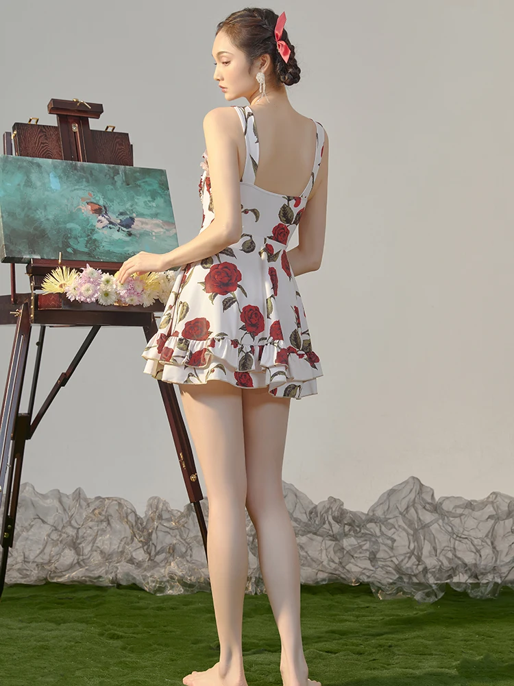Novedad de verano, traje de baño de una pieza con estampado de rosas conservador para piscina, traje de baño femenino con tirantes y volantes dulces para vacaciones en la playa