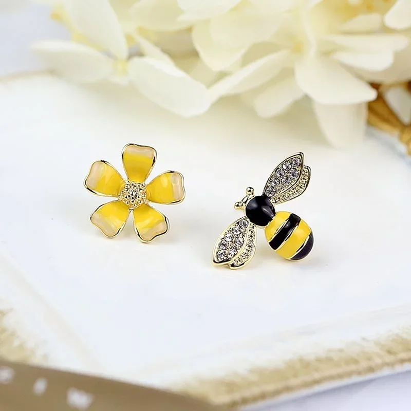 Korean Creative Asymmetric Flower Bee Earrings Department Store Niche Earrings Sweet Stud Earrings