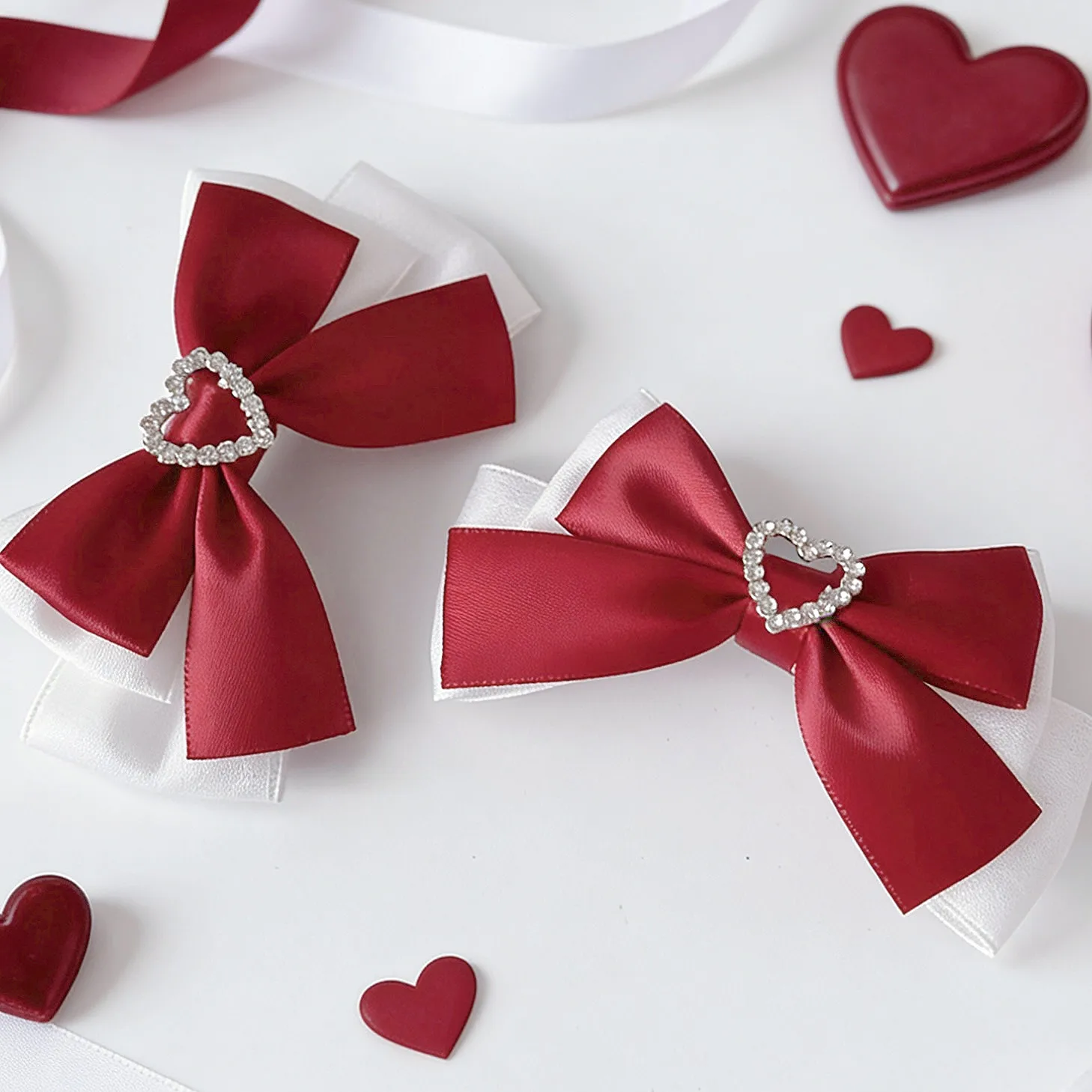 presilha-de-cabelo-artesanal-estilo-japones-com-laco-borboleta-coracao-vermelho-e-branco-acorio-de-cabelo-com-duas-pontas