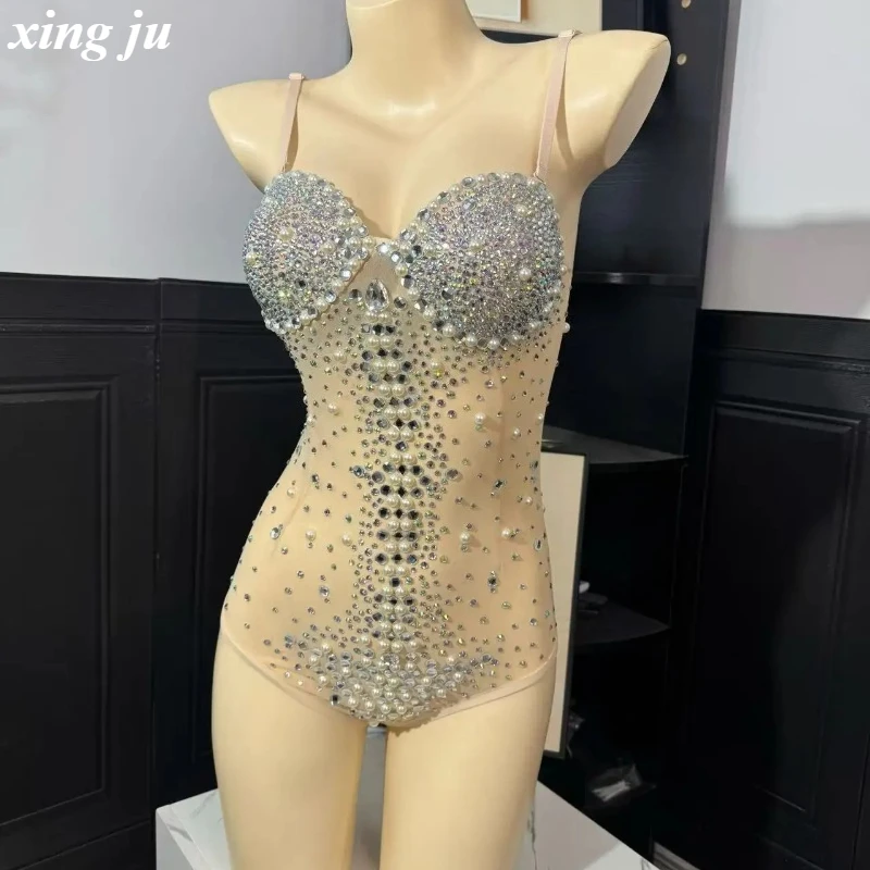

Эластичный облегающий боди-костюм Xing Ju Custom Luxury Sexy для женщин, украшенный кристаллами и стразами, для выступлений в ночных клубах, танцевальных шоу, вечеринок и рейвов.