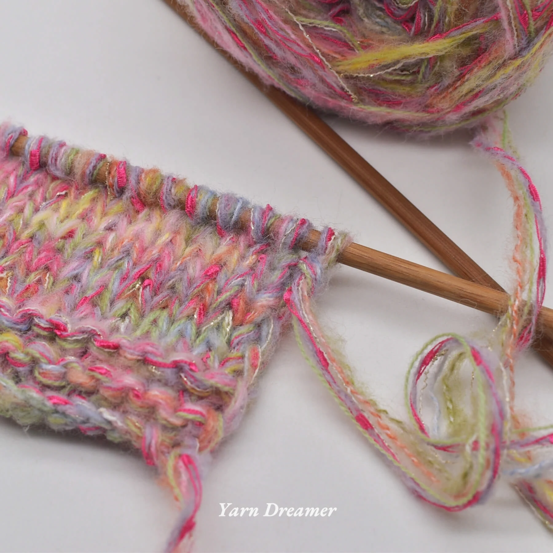 

Rainbow Knitting Yarns Glitter Pink Gradient Yarn for Crochet Wool Yarn 100g Thick Fluffy Yarn Art Yarnie