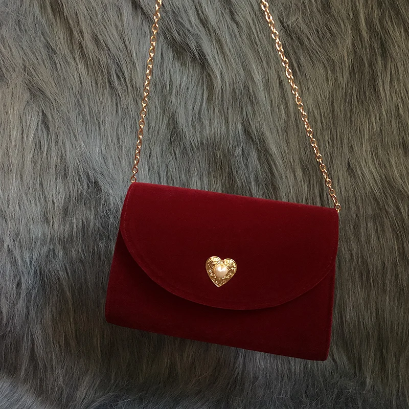 Retro Red Velvet Pearl Bag 2023 New Women\'s Fashion Love Magnetic Buckle Chain Crossbody Bag Elegant Noble Ladies Banquet Bags