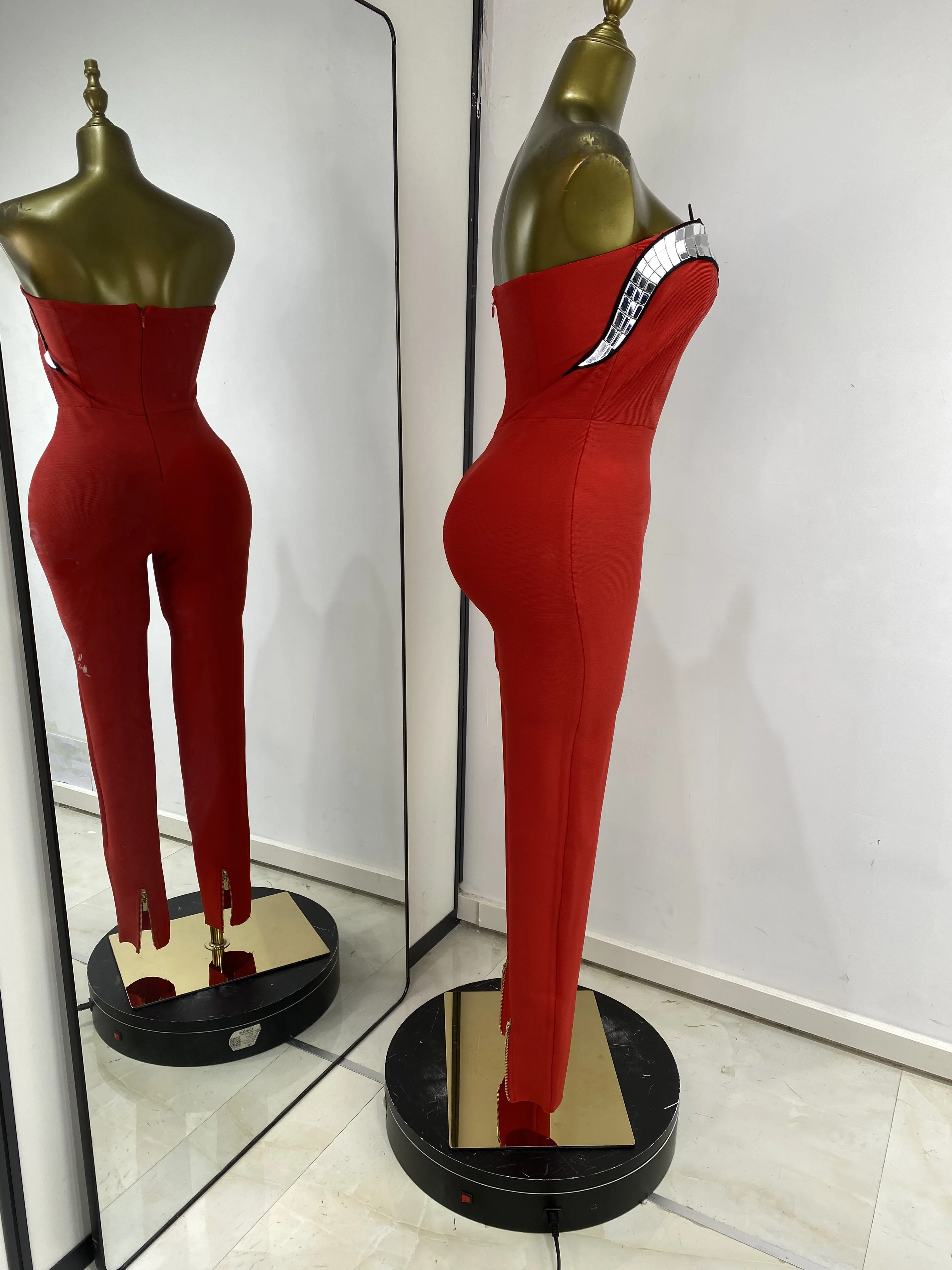 Tute da donna di lusso con fasciatura rossa Tute sexy senza spalline con paillettes ricamate aderenti con pagliaccetti elastici Abito da sera da strada