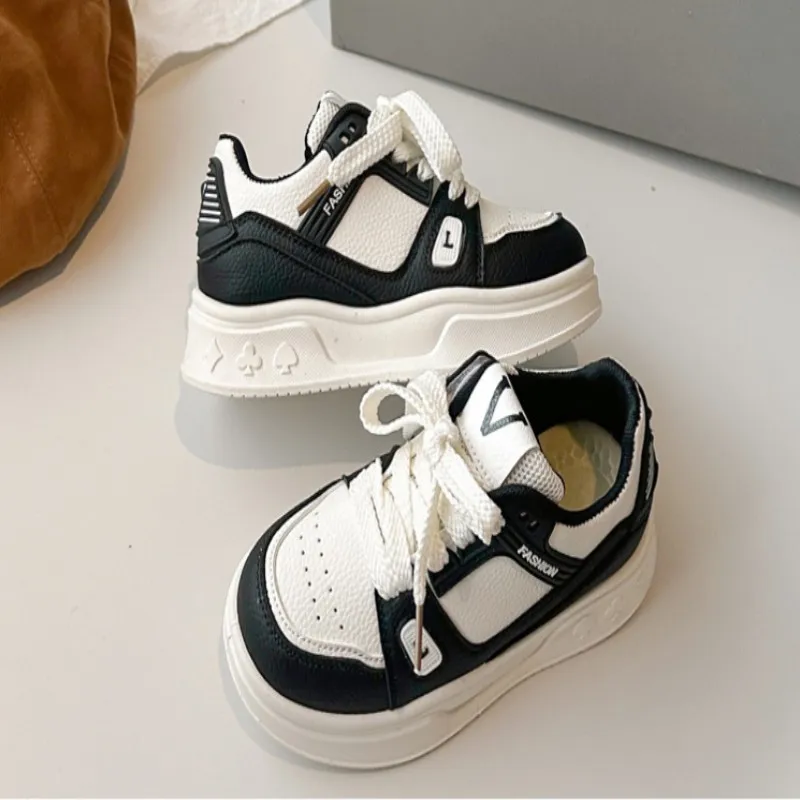 รองเท้าผ้าใบลำลองแบบยูนิเซ็กซ์ รุ่นใหม่ประจำฤดูใบไม้ร่วงปี 2025 สำหรับเด็กผู้ชายและเด็กผู้หญิง ระบายอากาศได้ดี สีขาว ไซส์เด็ก 26-37