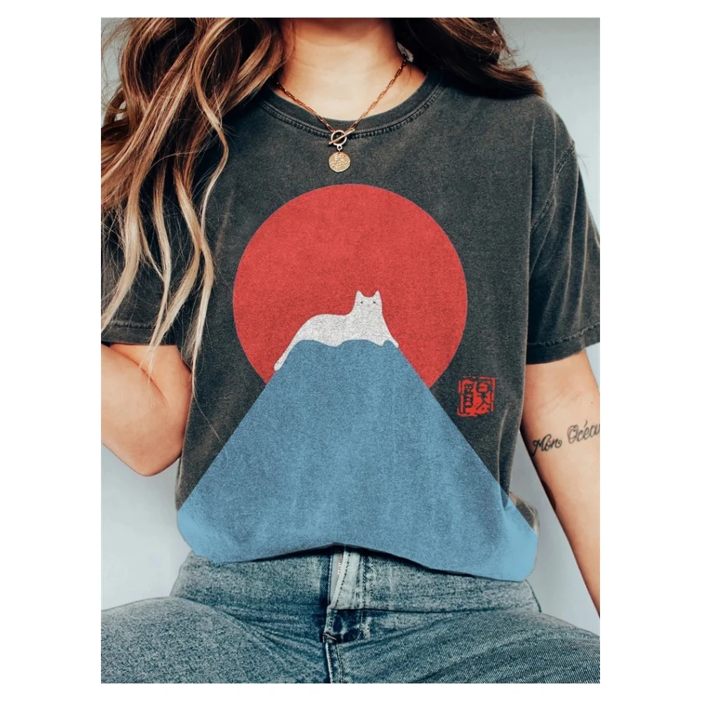 White Cat Snow on Mount Fuji Japanese Art Print Women Short Sleeved O Neck T Shirt