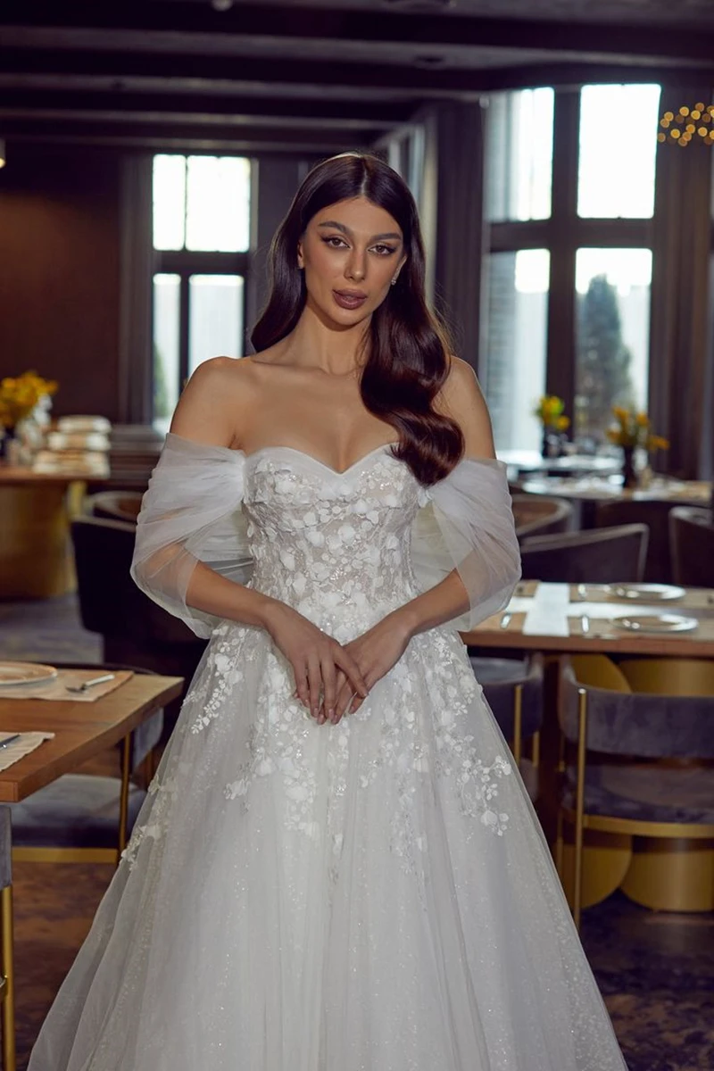 オフショルダー ボヘミアン ウェディングドレス レースアップリケ Aライン ロング チュール ブライダルガウン バックボタン アイボリーホワイト ベスティド・デ・ノビア