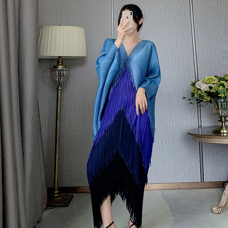 

Pleated Dress Women's Contrast Fringe Batwing V Leader Color Matching Slim Casual Style Loose Fitting Dress 2024 Summer Fashion