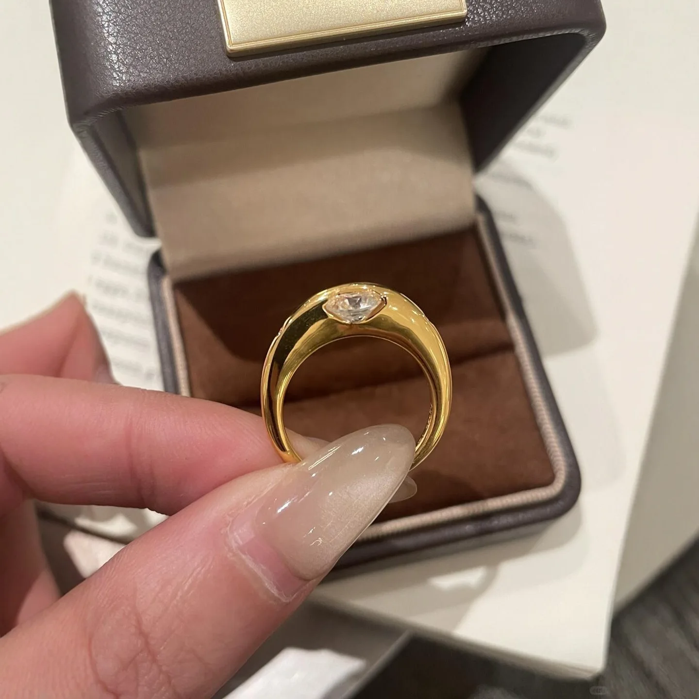 Creative design glossy inlaid circular sparkling Single Diamond rings for women high-end and light luxury ring party jewelry