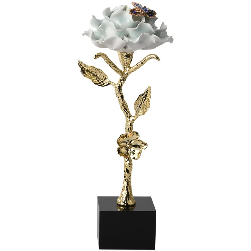 

Creative gold metal flower branch butterfly desktop decorative arts and crafts light luxury blue ceramic rose decoration home