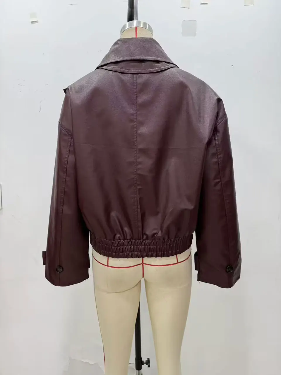 HH Weibliche Street Fashion Glanz Leder Jacke Lange Ärmel Revers Tasten Reise Straps Herbst Solide Vintage Asymmetrische Mäntel