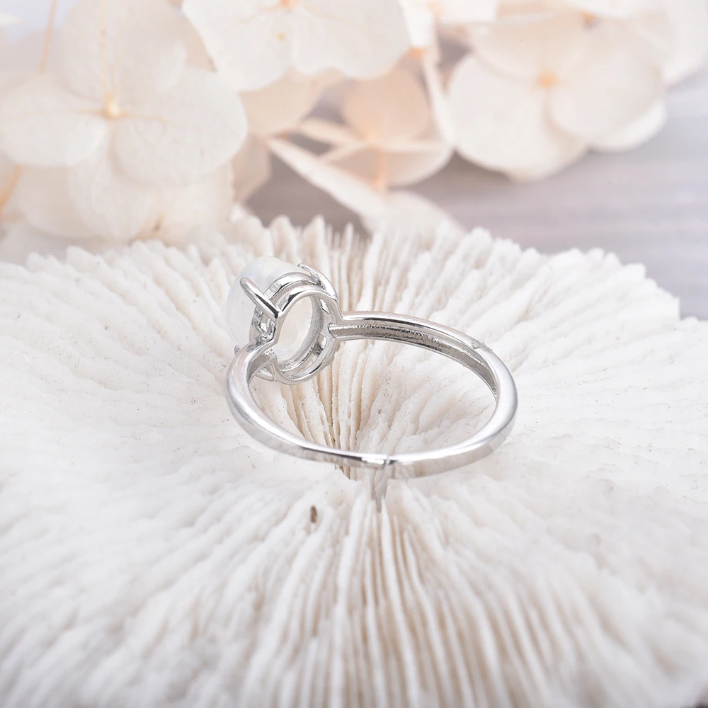 ITSMOS Moonstone Classic Rings Luxury Natural Gemstone Four Claws Band Jewelry Crystals Oval for Womens Lover Rings Gift