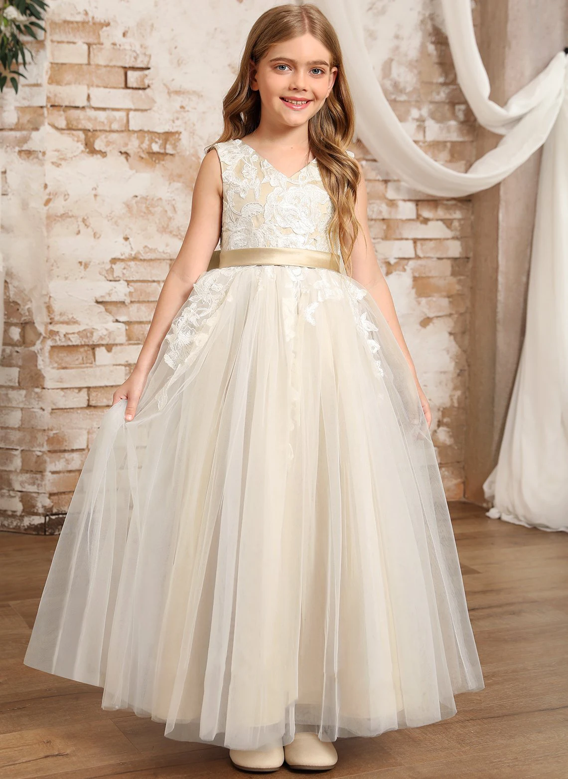 

YZYmanualroom/A-line V-Neck Floor-Length Lace/Tulle Flower Girl Dress