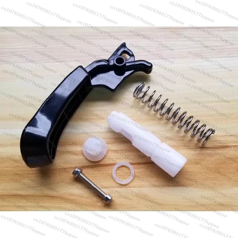 

Комплект аксессуаров для снегоуборщика BINGZHILE X-240/X-360: насадка, рукоятка, поршень, пружина.