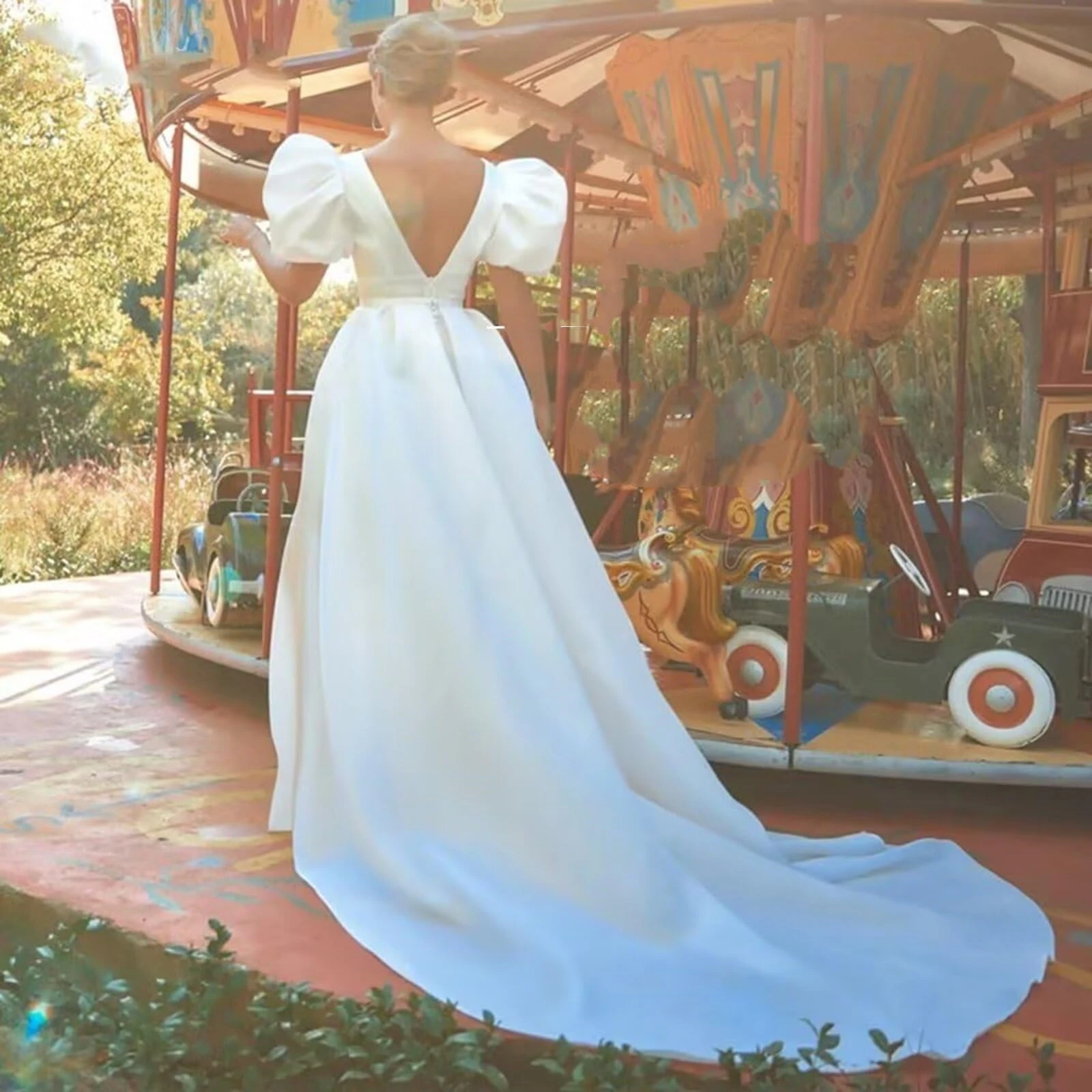 Vestidos de novia de manga corta hinchados para novia Vestido de novia de tubo corto de satén con tren desmontable