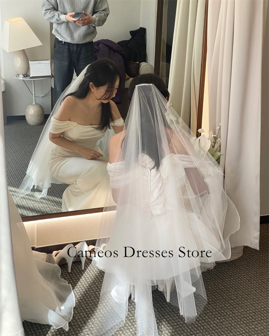 Sondr personalizado fora do ombro cetim de seda ruched vestidos de casamento até o chão espartilho marfim vestidos de noiva femininos