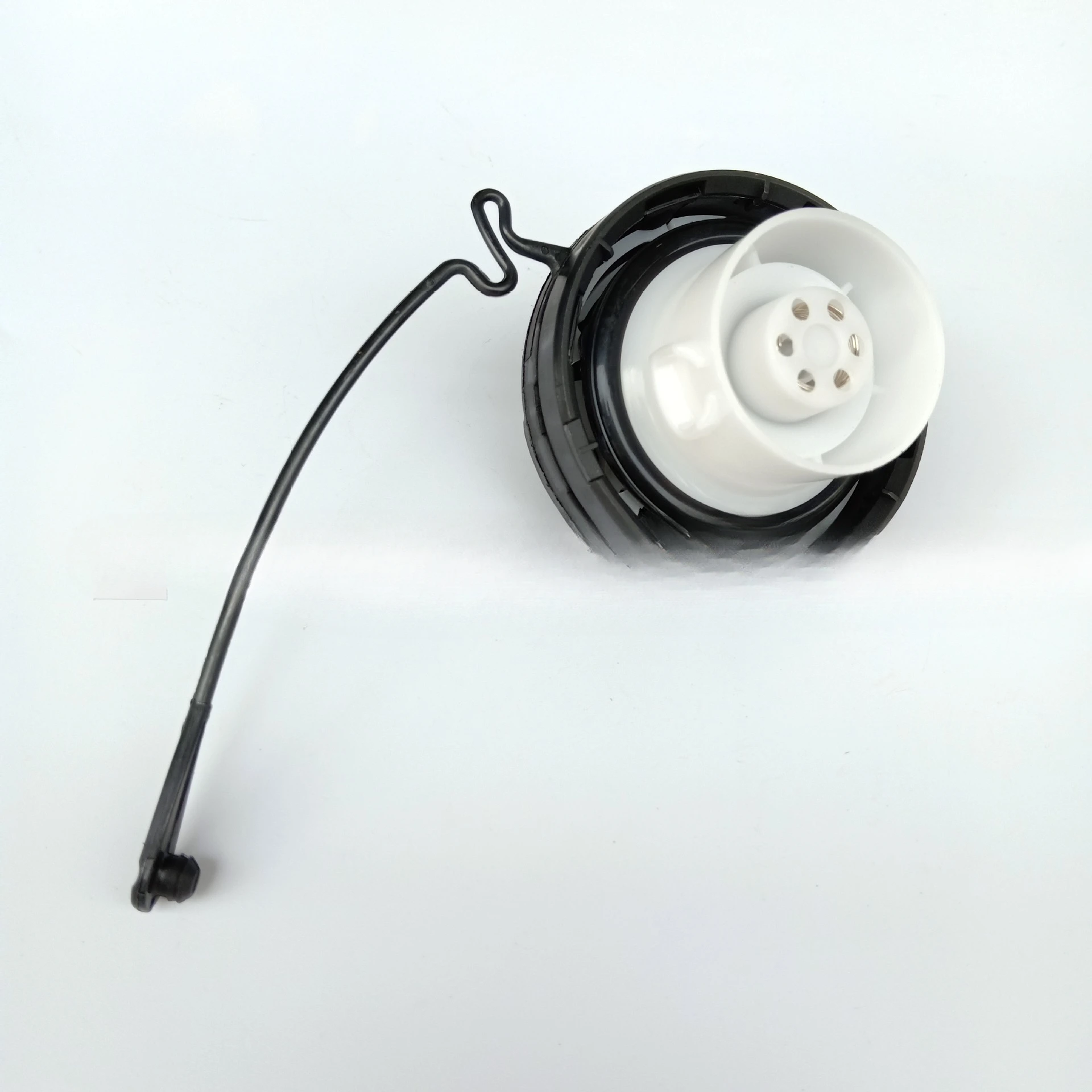 Suitable for Automotive Parts Fuel Tank Cap 77300-33070