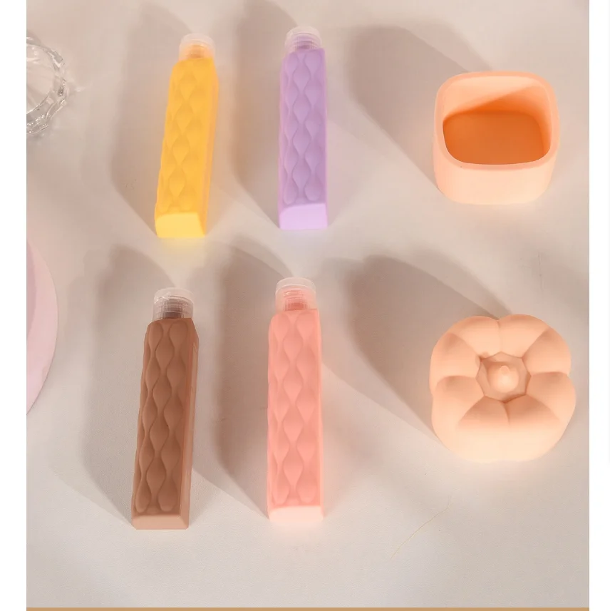 

New travel split bottle set with four in one silicone split bottle convenient shampoo and shower gel split into empty bottles