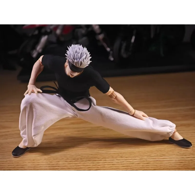 1/12 Maßstab Jujutsu Kaisen Gojo Satoru Weiße Robe Hose Enganliegendes T-Shirt Kleidungsmodell für 6-Zoll VTOYS X BMS Männliche Actionfigur