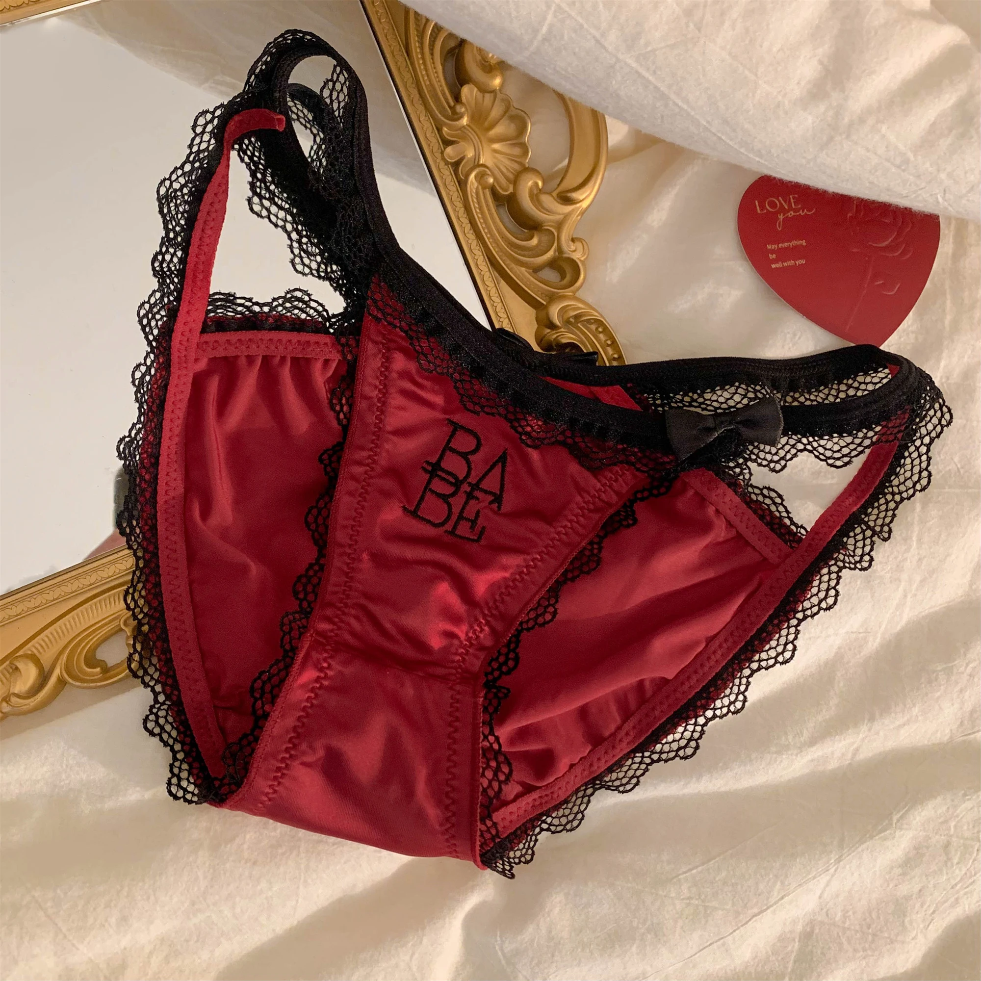 

Dangerous Party Red Sexy Girl Low Waist Hollow Women Lace Pure Desire Wind Red Underwear Women 2024 New Panties