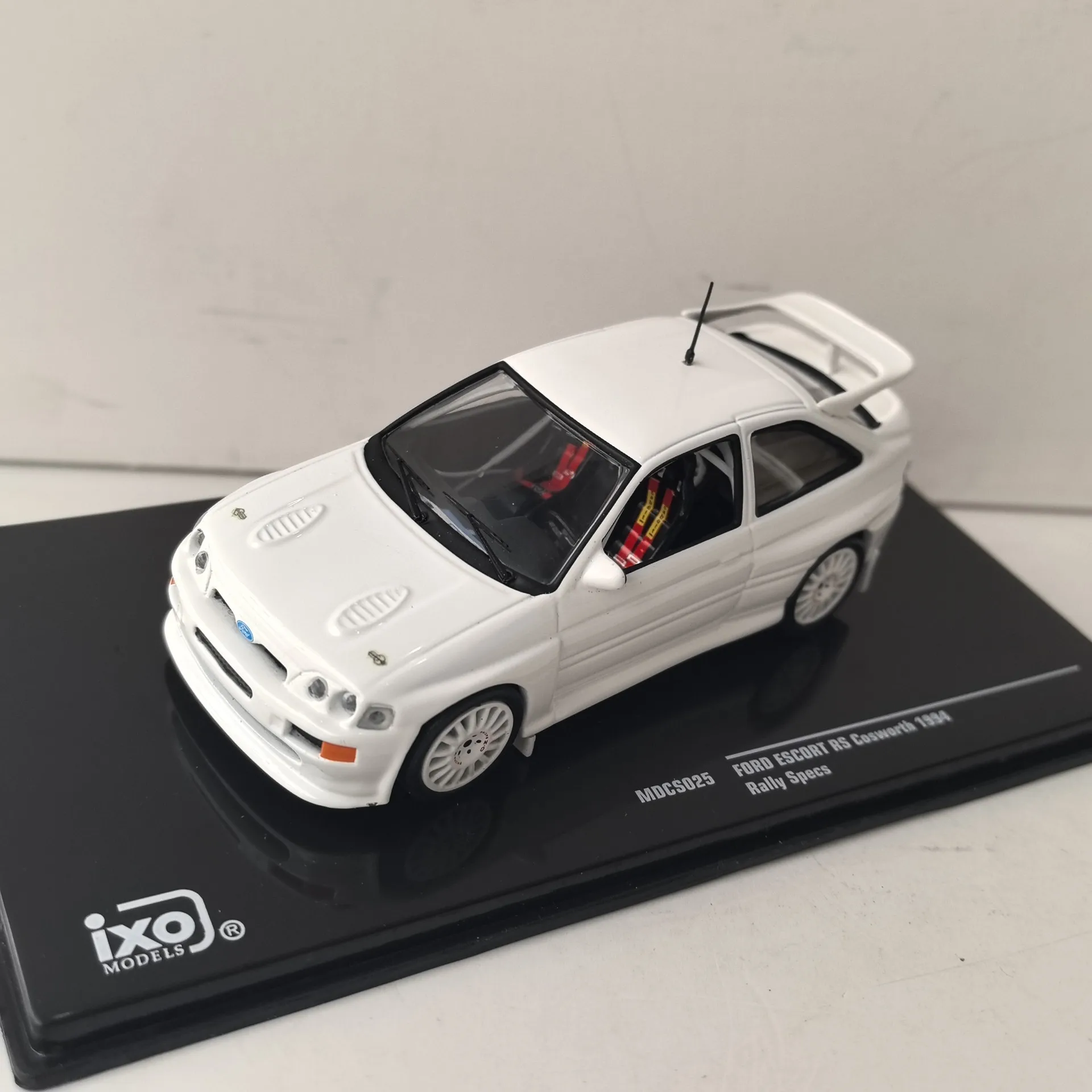 

Diecast IXO 1/43 Scale FORD ESCORT RS 1994 Alloy Car Model Collectible Toy Gift Souvenir Display Ornament