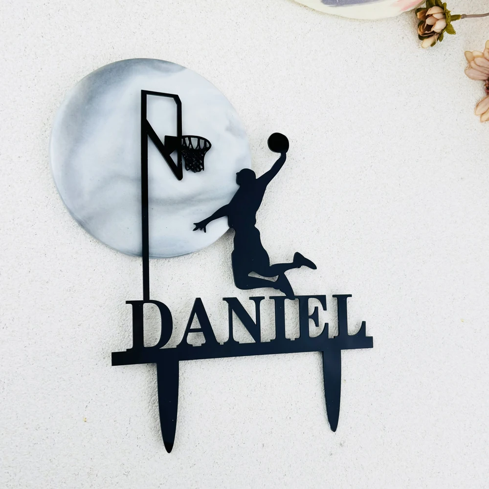 Personalisierter Basketball-Geburtstagstorten-Aufsatz aus Acryl und Holz im Sportstil, Einzigartige Party-Tortendekoration – Detail 2