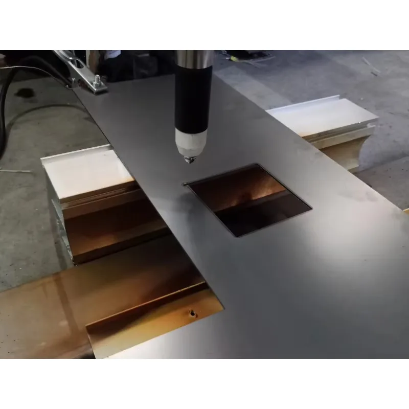 High Speed CNC Plasma Cutting Machine F2100B System With FastCAM Software For 20% Material Saving Built-in Graphics Library