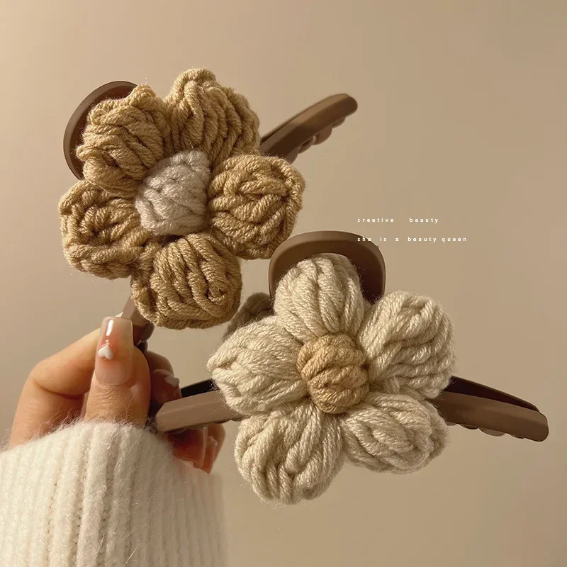 Knitted Floral Hair Claw Clip French Plush Wool Large Hair Clip Autumn Winter Barrettes Acrylic Headdress Hair Accessories Women