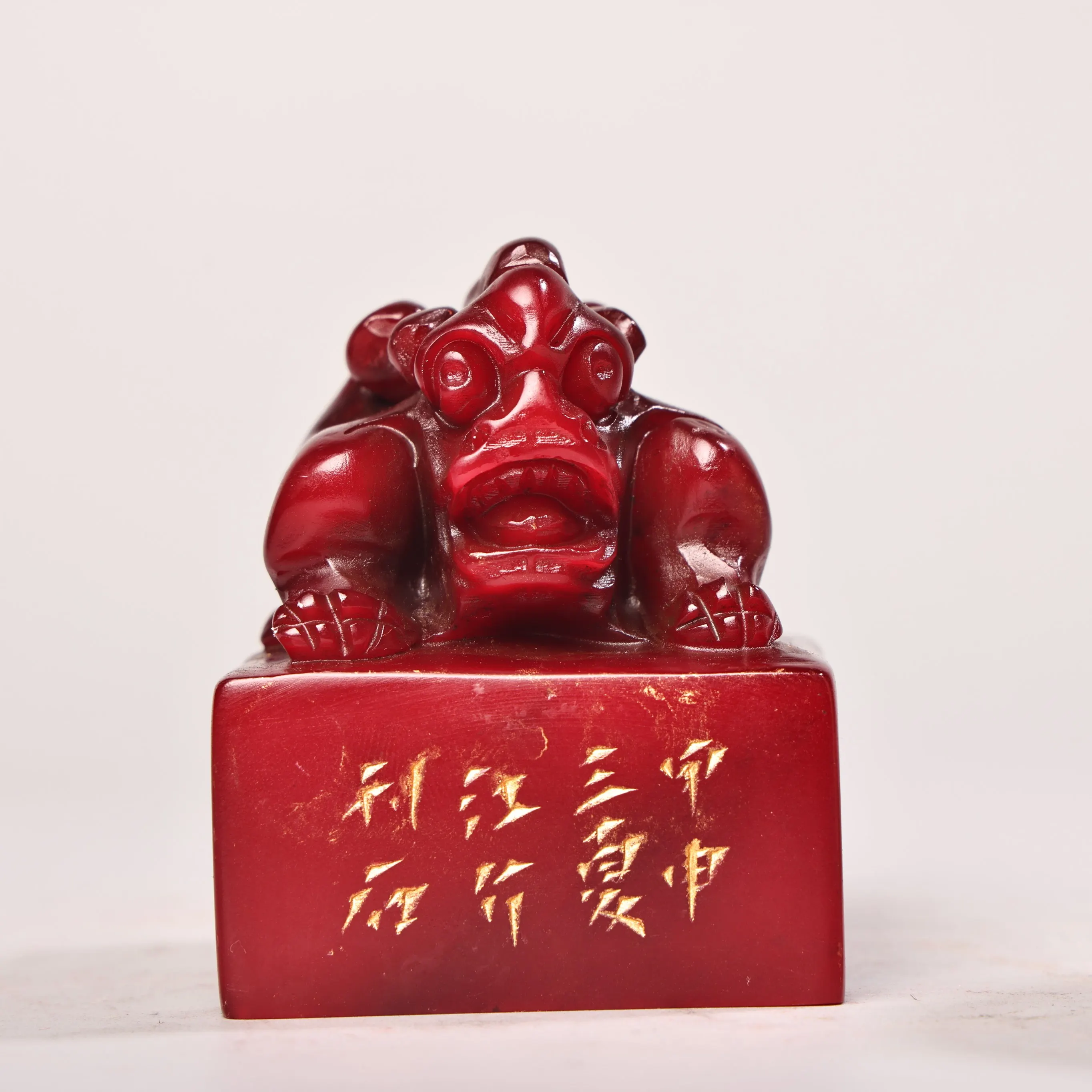 

3"Tibetan Temple Collection Old Shoushan Stone Hongtian Yellow Material High Relief Beast Statue lettering Seal Town house