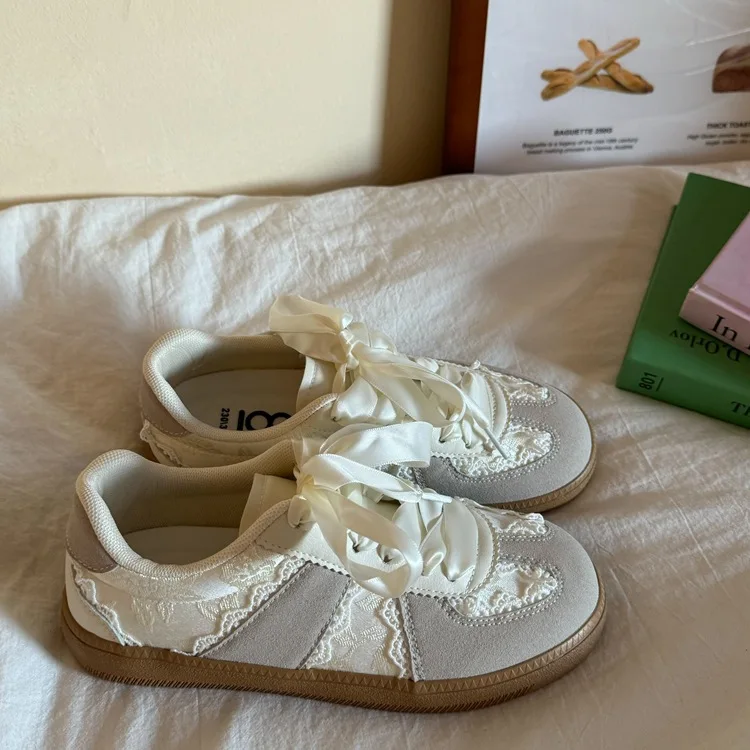 2026 New Women's Fashion Stitching Design Casual Sports Shoes Spring and Autumn Cross Lace Non-Slip Comfortable Walking Shoes
