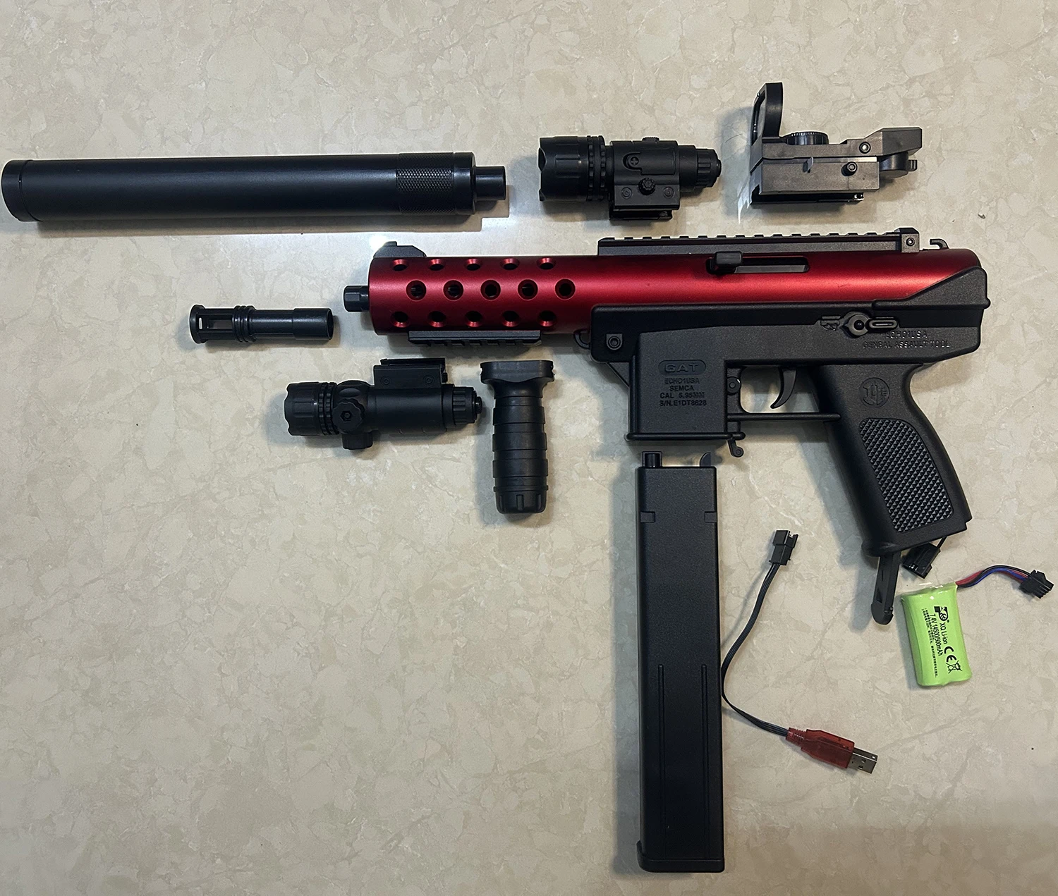 2026 جديد Tec9 مسدس لعبة مع مصباح يدوي بالأشعة تحت الحمراء ريد دوت اكسسوارات دليل والكهرباء المتكاملة ثلاثة ألوان المتاحة هدية السنة الجديدة للبنين الساخن بيع 7.4 فولت شحن مجموعة #5