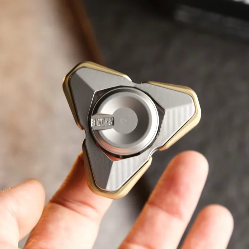 Suyn QS Fidget Spinner magnético de armadura abierta, juguete de Metal para aliviar el estrés para adultos |   Juguete de descompresión de escritorio superior giratorio magnético